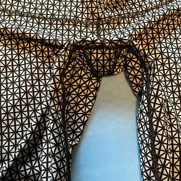 Lululemon Size 8 Wunder Unders - Picture 9 of 11